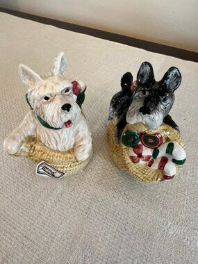 Vtg 1993 OCI Christmas  White Westie Black Scottie Salt Pepper Shaker Set